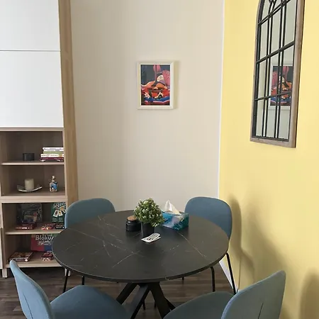 Stylish Newly Renovated Feels Like Second