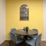 Stylish Newly Renovated Feels Like Second Daire