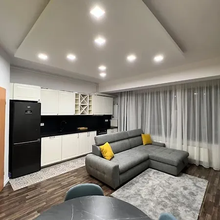 Stylish Newly Renovated Feels Like Second דירה