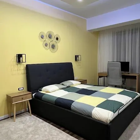 Stylish Newly Renovated Feels Like Second شقة *