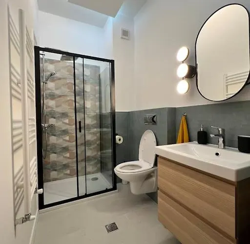 Stylish Newly Renovated Feels Like Second ブカレスト